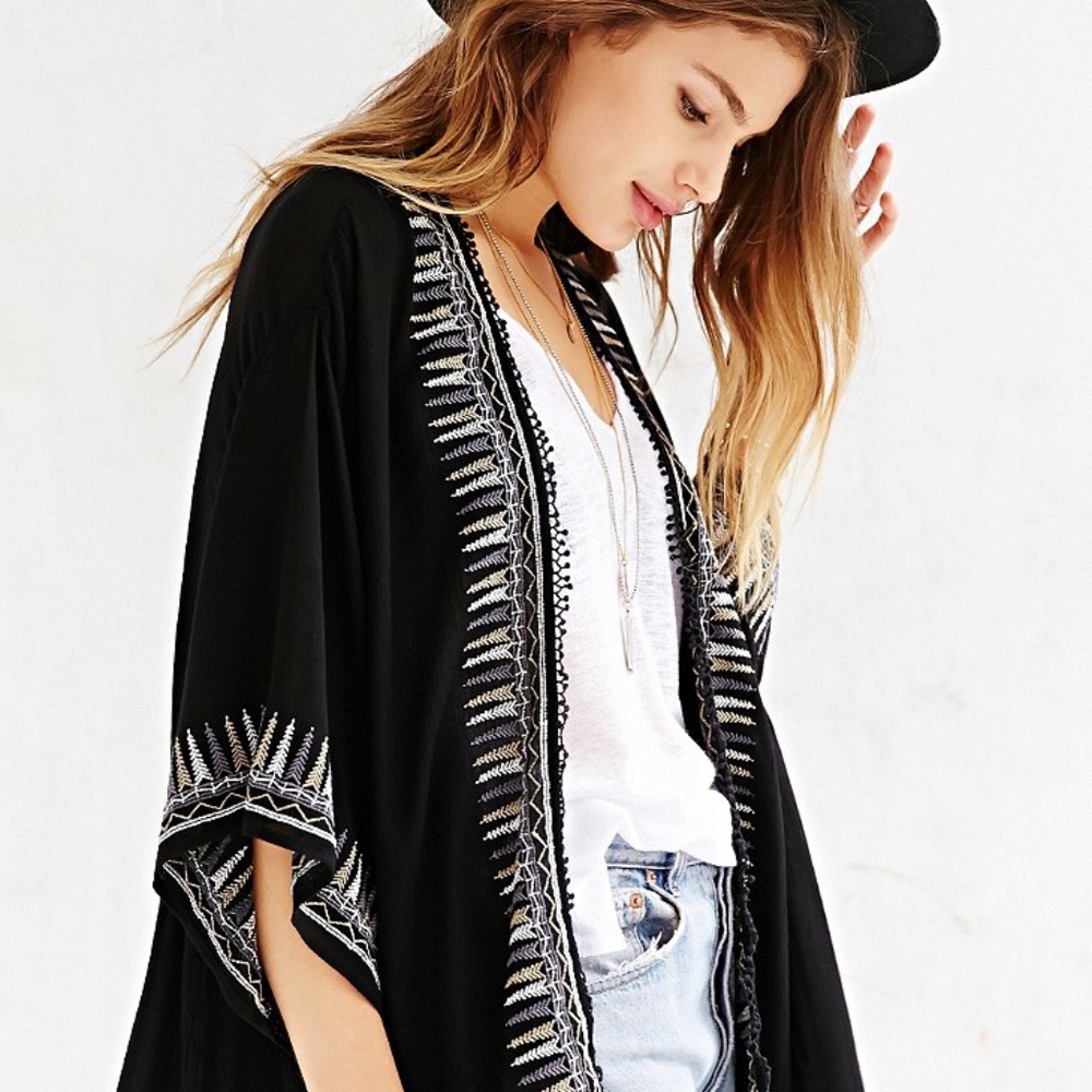 NWOT Ecote Embroidered Kimono Jacket